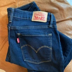 Like New! Levi Red Label 711 Skinny size 28